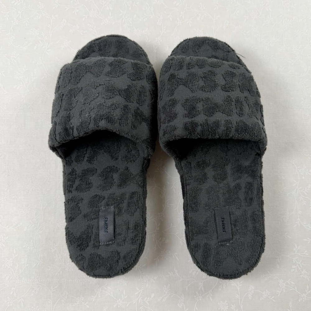 NWOT SKIMS Grey Lounge House Slippers — Size 40